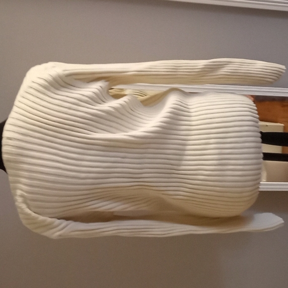 New York and Company XL off white sweater - Picture 2 of 3
